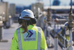 arbeider på et anlegg